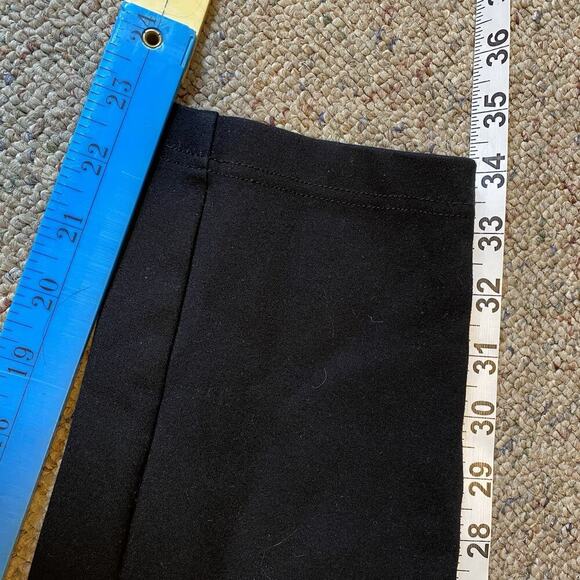 Torrid Black Capri Slim Leg High Rise Leggings Cropped Pants Size 1/1X Pull On - Picture 3 of 7